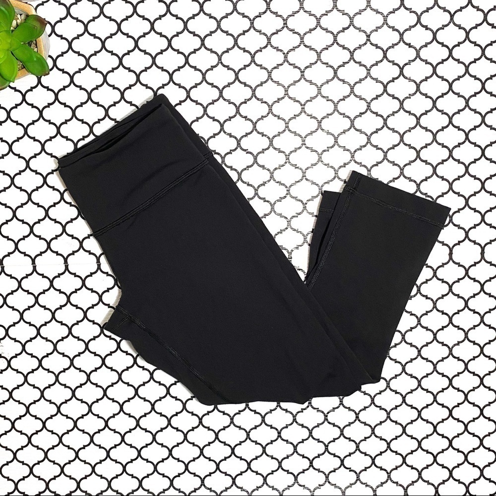 Lululemon Athletica Mid rise Crop Size 4